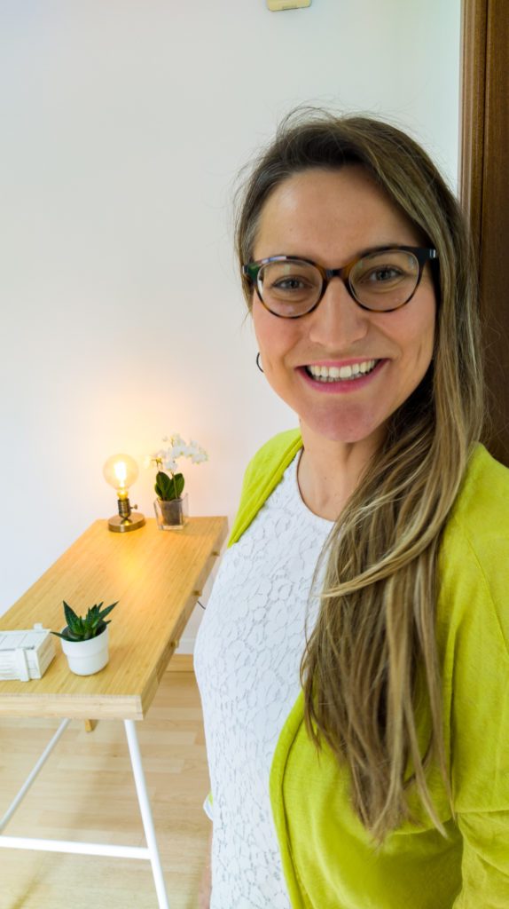 Esther Pérez de la Fuente, psicóloga, en su consulta de Avenida Roma, León